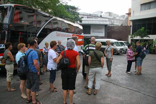 1044 Chiangmai-Bangkok-afscheid Bas en Yee.JPG